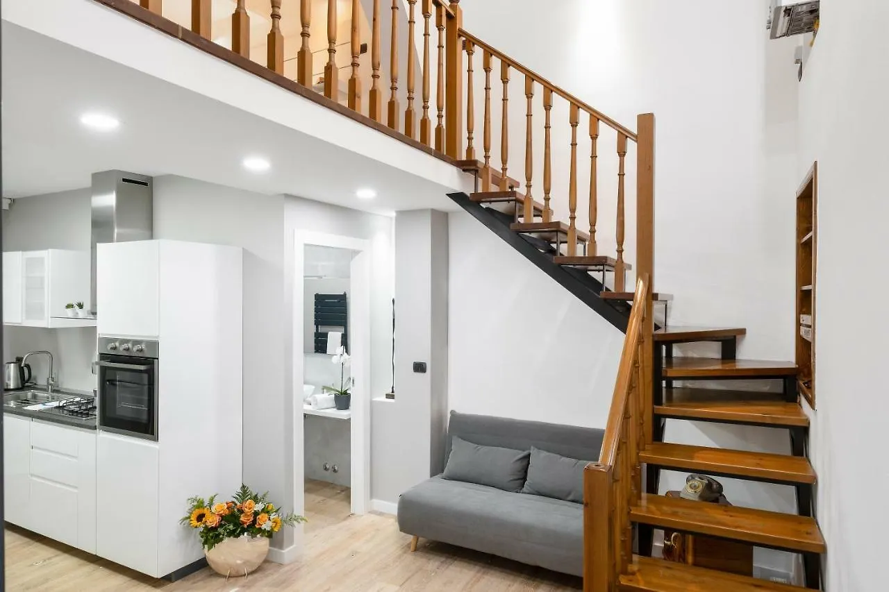 Duplex Luxurious Apt In The Heart Of 볼로냐 아파트