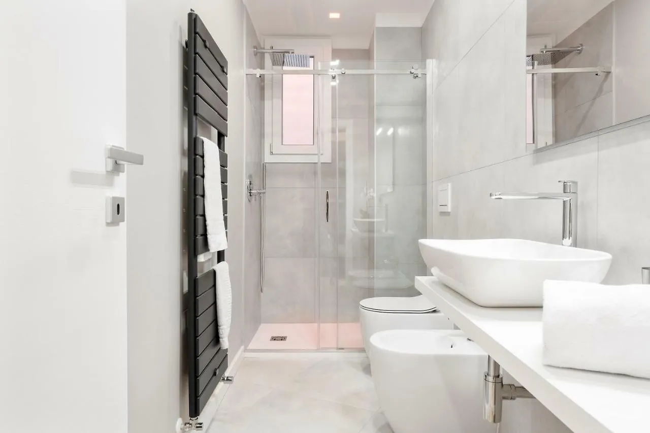 Duplex Luxurious Apt In The Heart Of 볼로냐 아파트